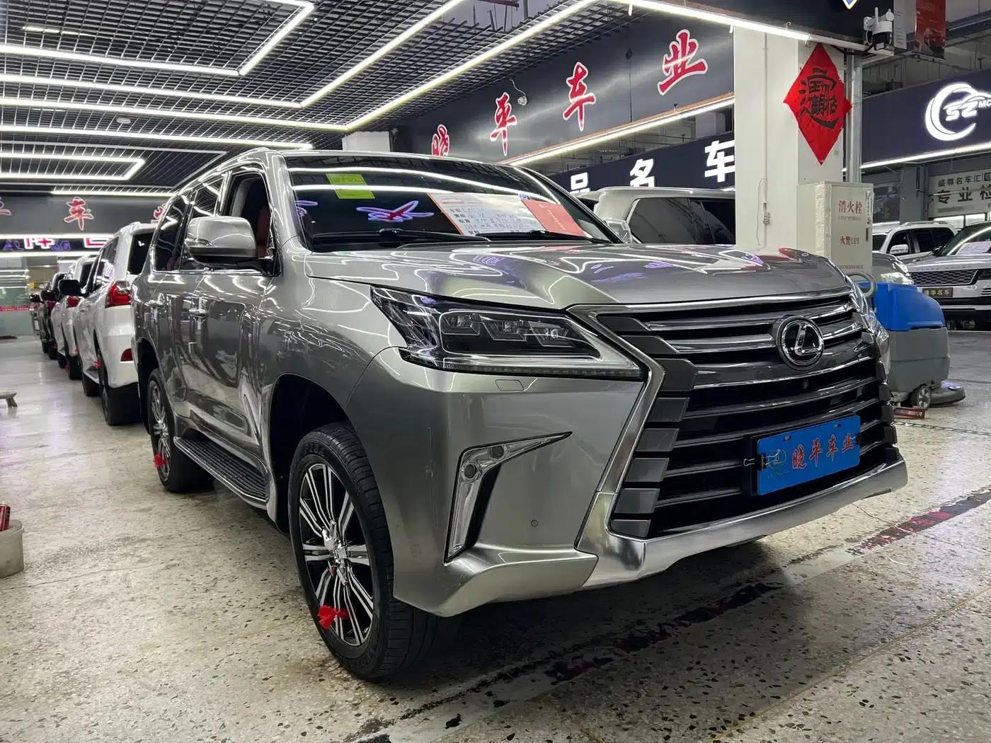 2016 Lexus LX 570 Dynamic Luxury Edition — миниатюра 5