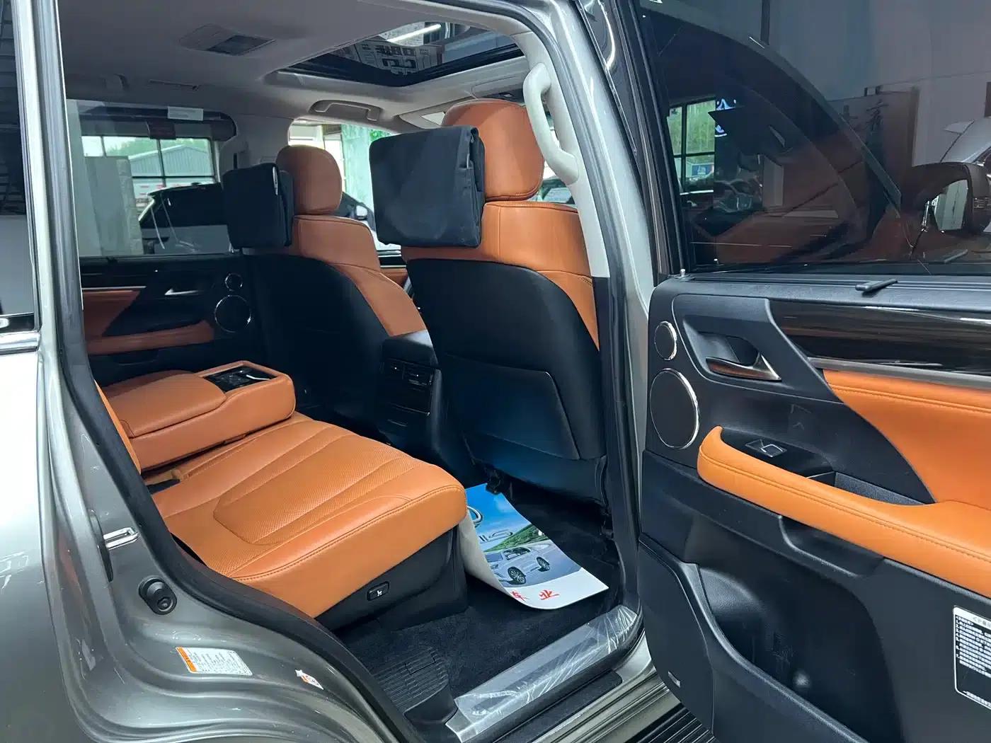 2016 Lexus LX 570 Dynamic Luxury Edition — миниатюра 7
