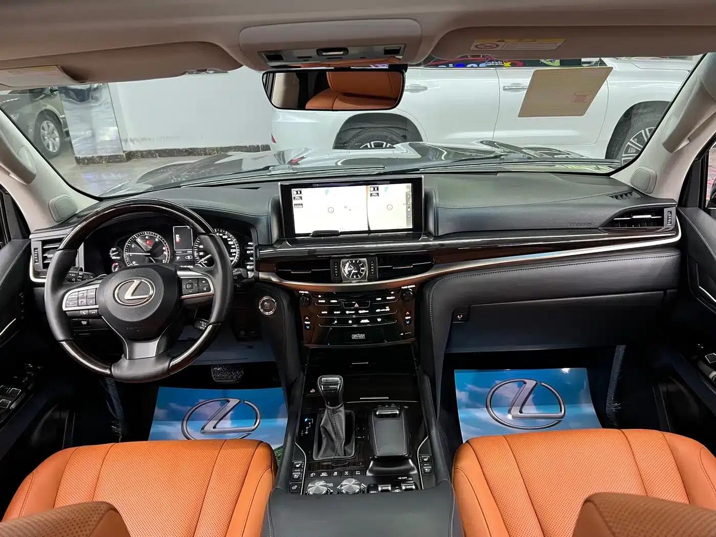 2016 Lexus LX 570 Dynamic Luxury Edition — миниатюра 8