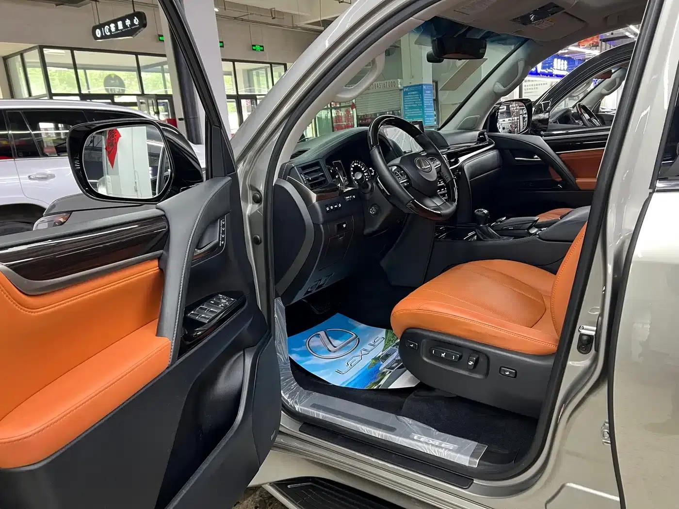 2016 Lexus LX 570 Dynamic Luxury Edition — миниатюра 9