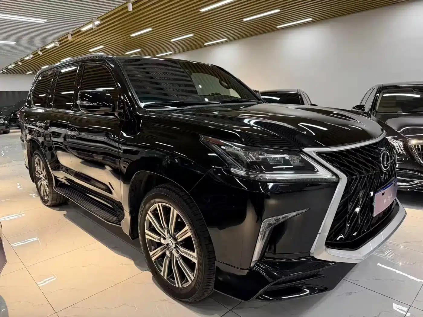 2016 Lexus LX 570 Dynamic Luxury Edition — миниатюра 1