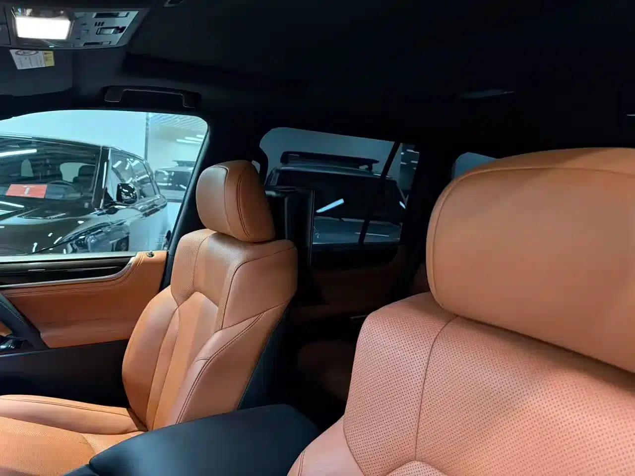 2016 Lexus LX 570 Dynamic Luxury Edition — миниатюра 11