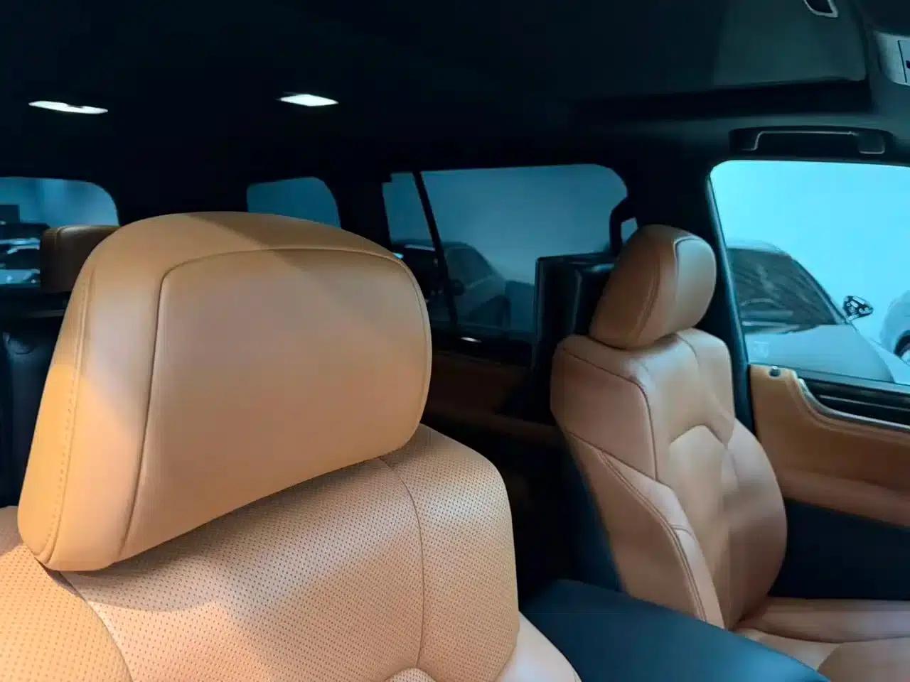 2016 Lexus LX 570 Dynamic Luxury Edition — миниатюра 12