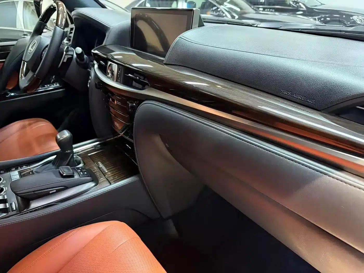 2016 Lexus LX 570 Dynamic Luxury Edition — миниатюра 15