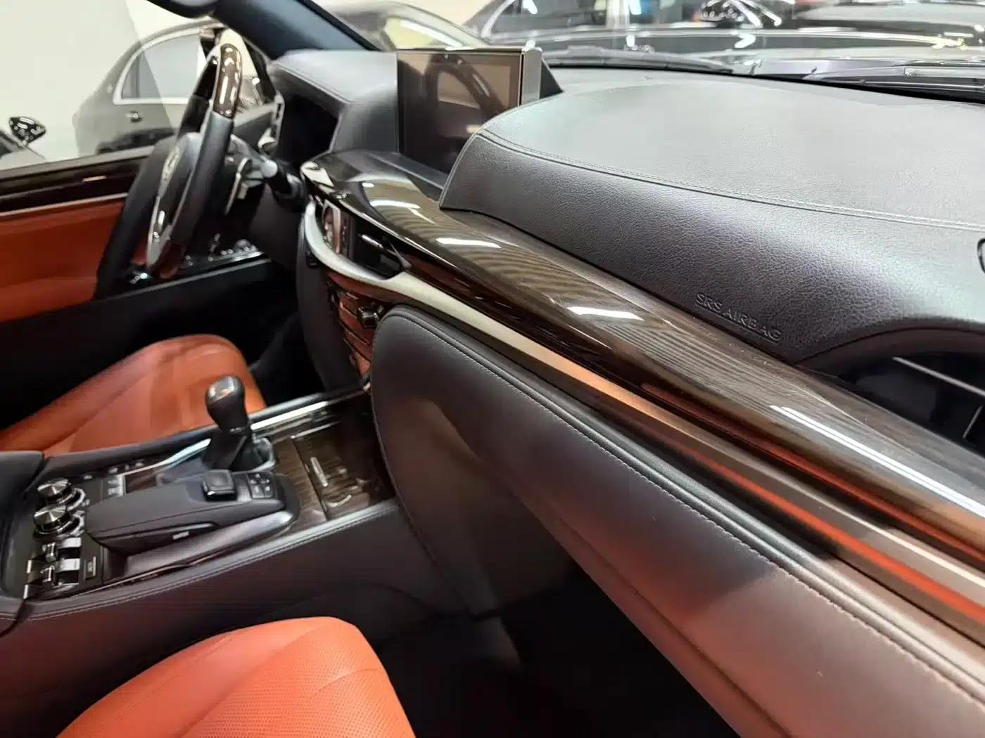 2016 Lexus LX 570 Dynamic Luxury Edition — миниатюра 16