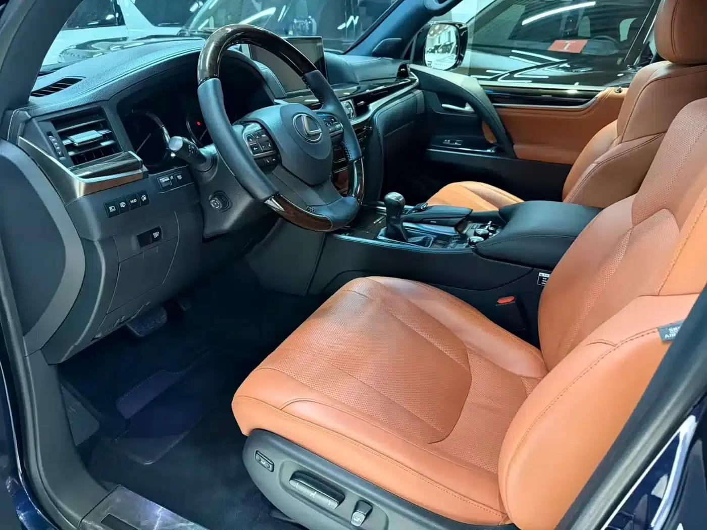 2016 Lexus LX 570 Dynamic Luxury Edition — миниатюра 5