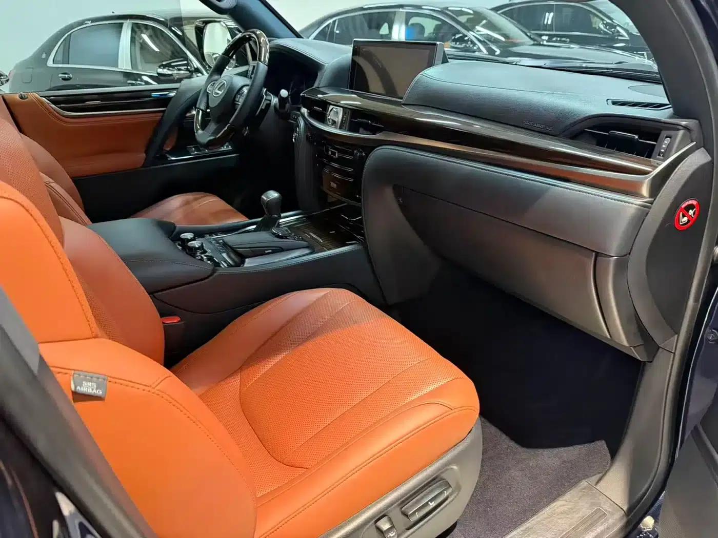 2016 Lexus LX 570 Dynamic Luxury Edition — миниатюра 8
