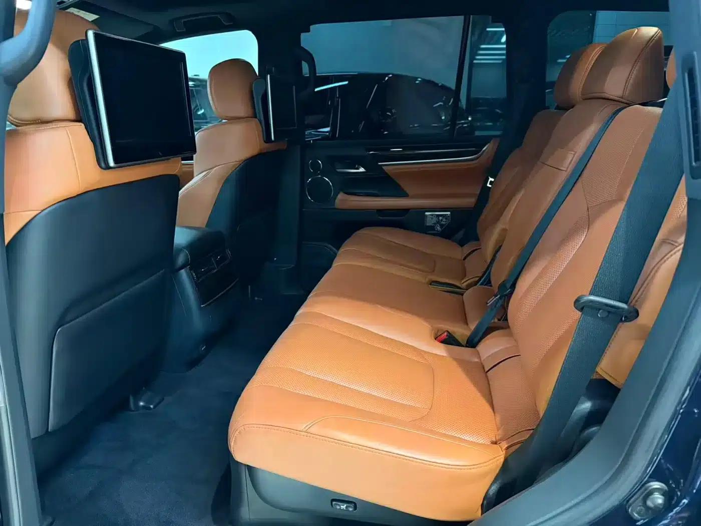 2016 Lexus LX 570 Dynamic Luxury Edition — миниатюра 10