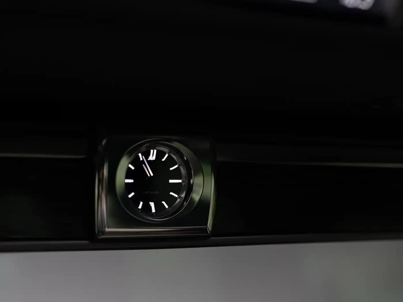 Lexus LM 2020 300h Four-Seat Executive Edition — миниатюра 13