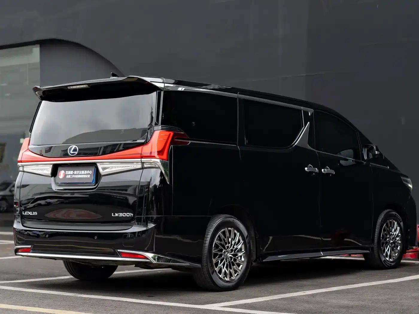Lexus LM 2020 300h Four-Seat Executive Edition — миниатюра 18