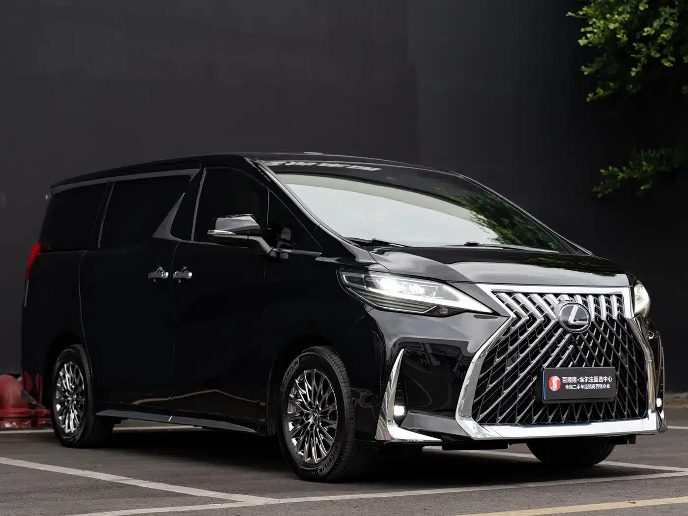 Lexus LM 2020 300h Four-Seat Executive Edition — миниатюра 3