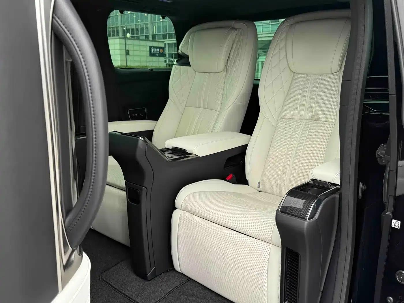 Lexus LM 2020 300h Four-Seat Executive Edition — миниатюра 11