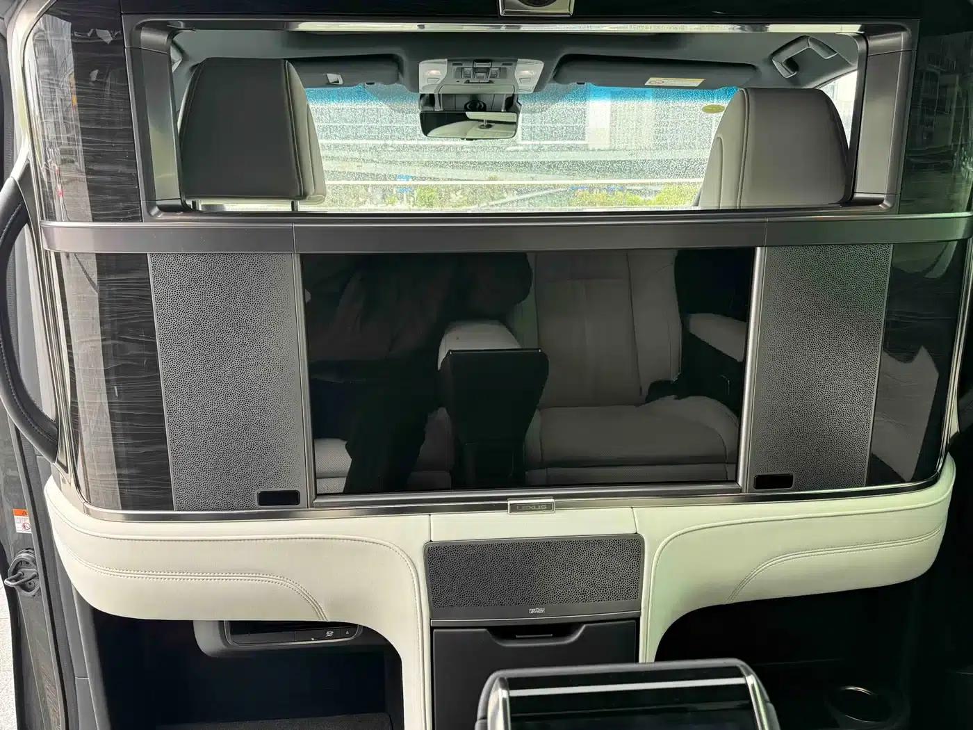 Lexus LM 2020 300h Four-Seat Executive Edition — миниатюра 12