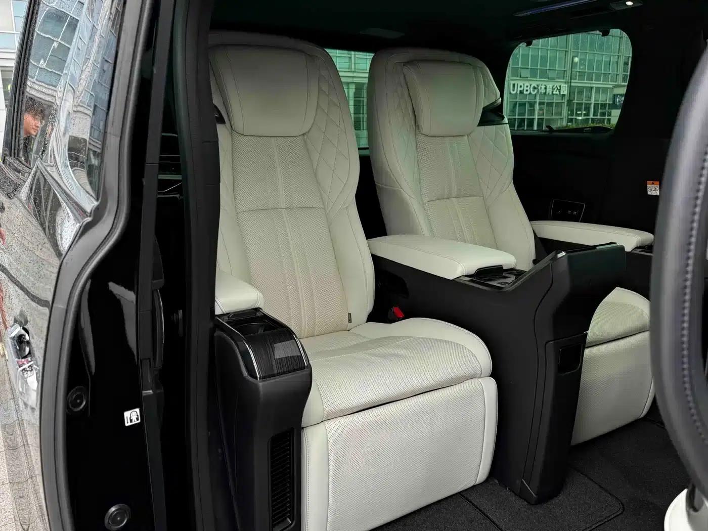 Lexus LM 2020 300h Four-Seat Executive Edition — миниатюра 13