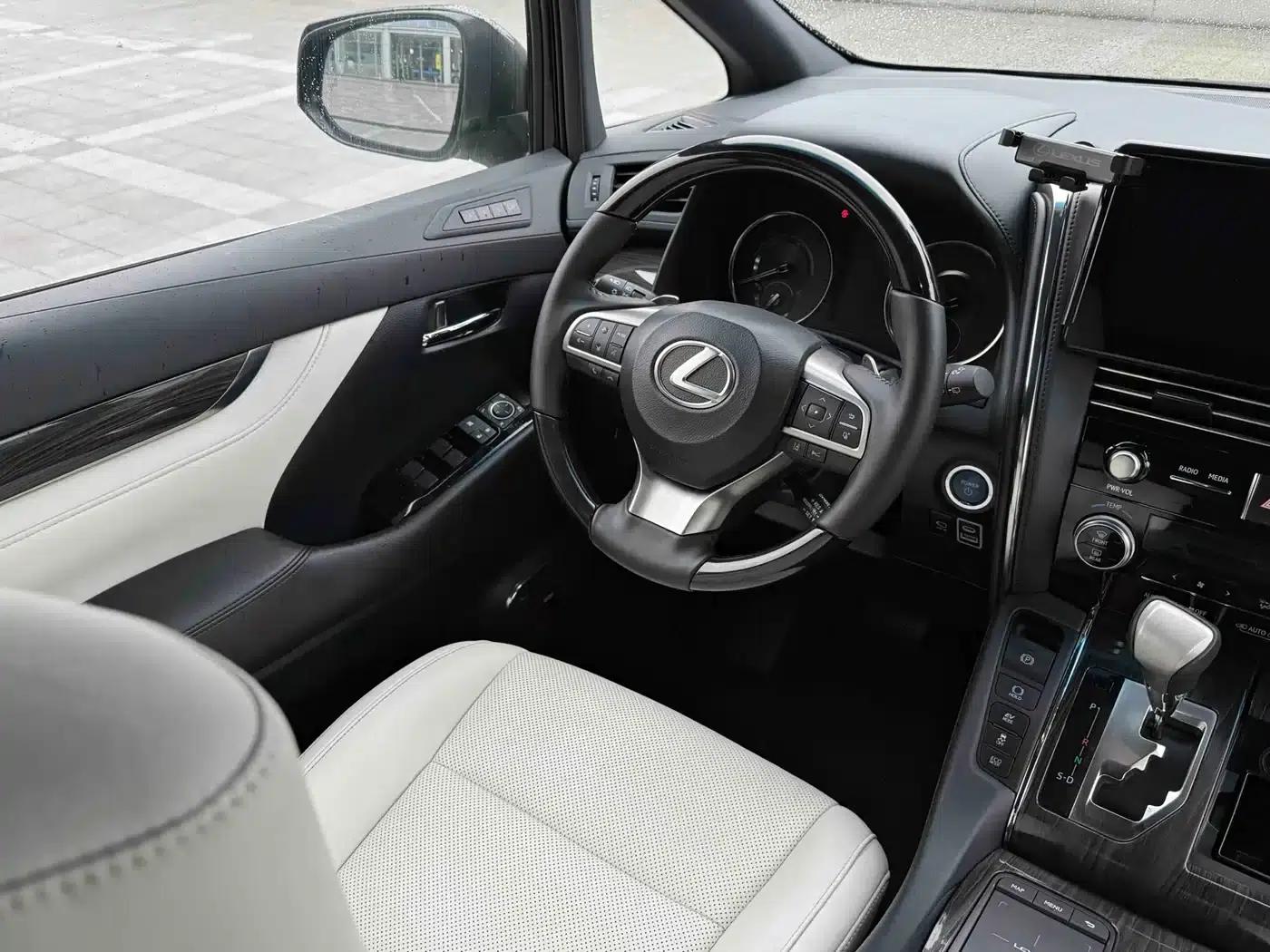 Lexus LM 2020 300h Four-Seat Executive Edition — миниатюра 15
