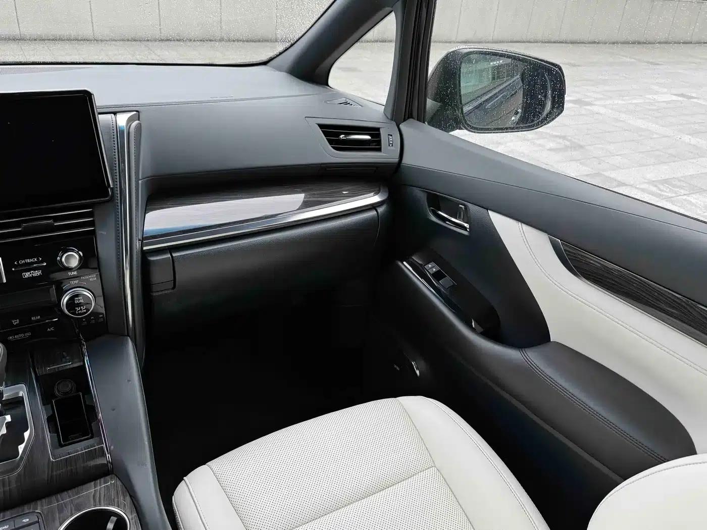 Lexus LM 2020 300h Four-Seat Executive Edition — миниатюра 16