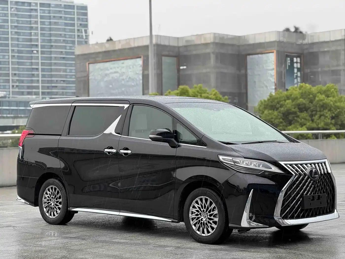 Lexus LM 2020 300h Four-Seat Executive Edition — миниатюра 3