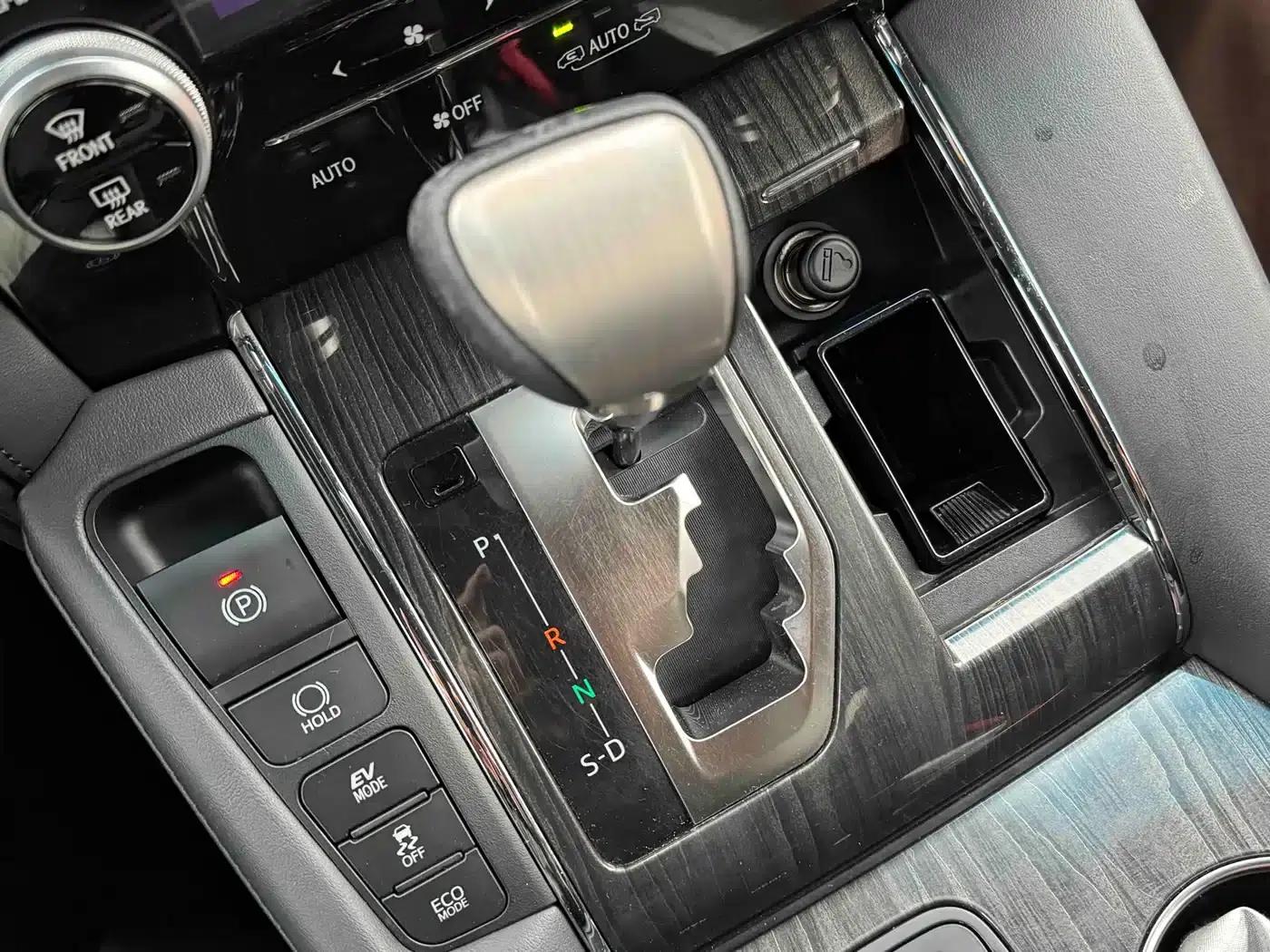 Lexus LM 2020 300h Four-Seat Executive Edition — миниатюра 24