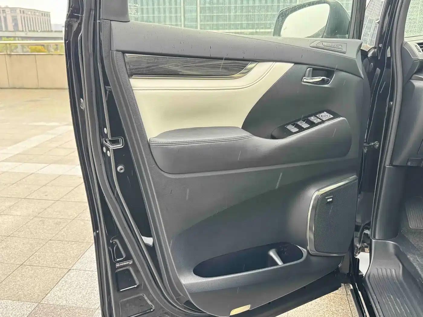 Lexus LM 2020 300h Four-Seat Executive Edition — миниатюра 9