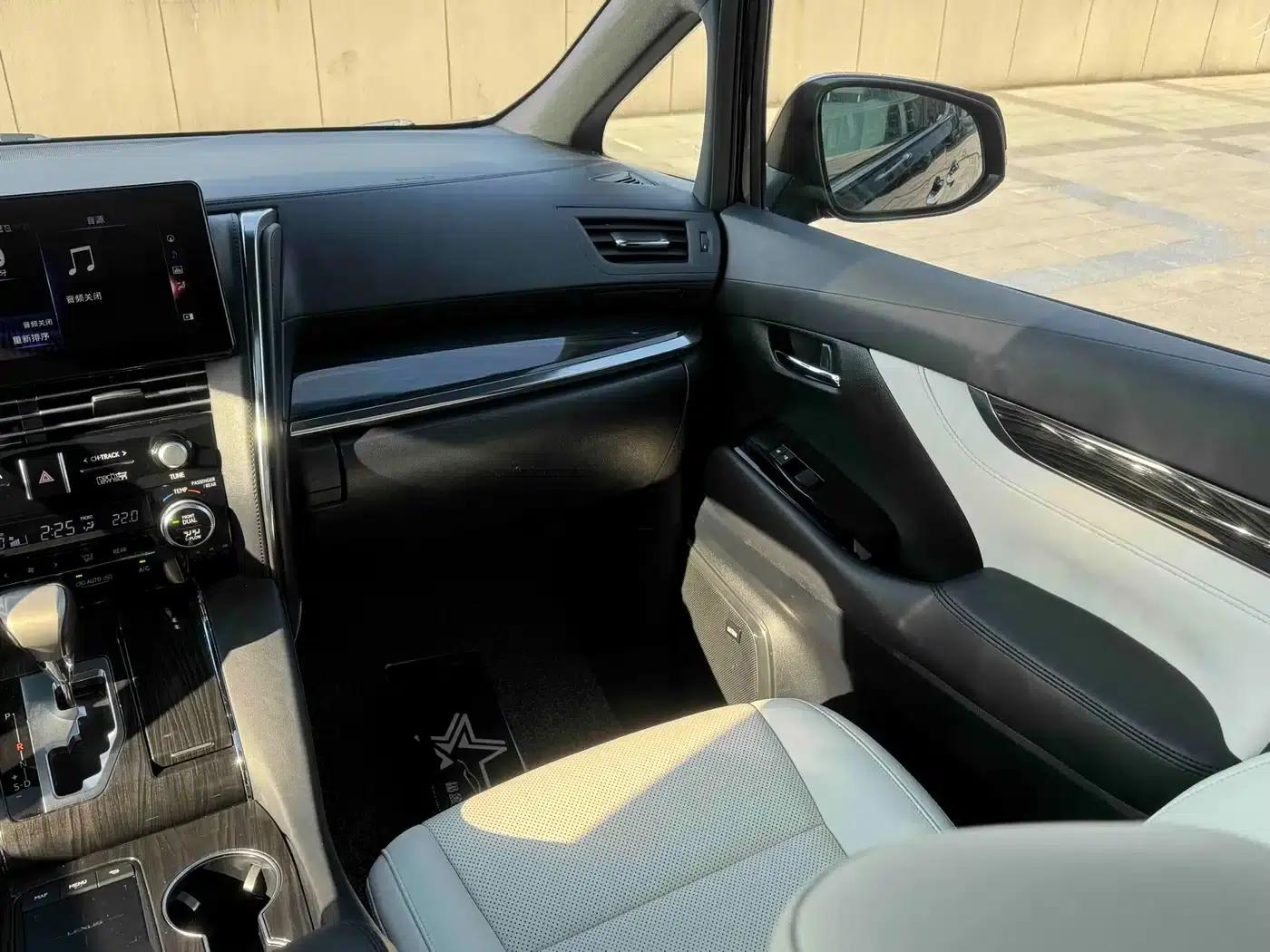 Lexus LM 2020 300h Four-Seat Executive Edition — миниатюра 13