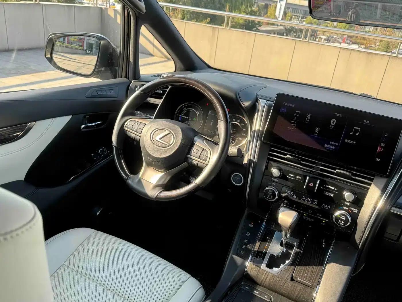 Lexus LM 2020 300h Four-Seat Executive Edition — миниатюра 14