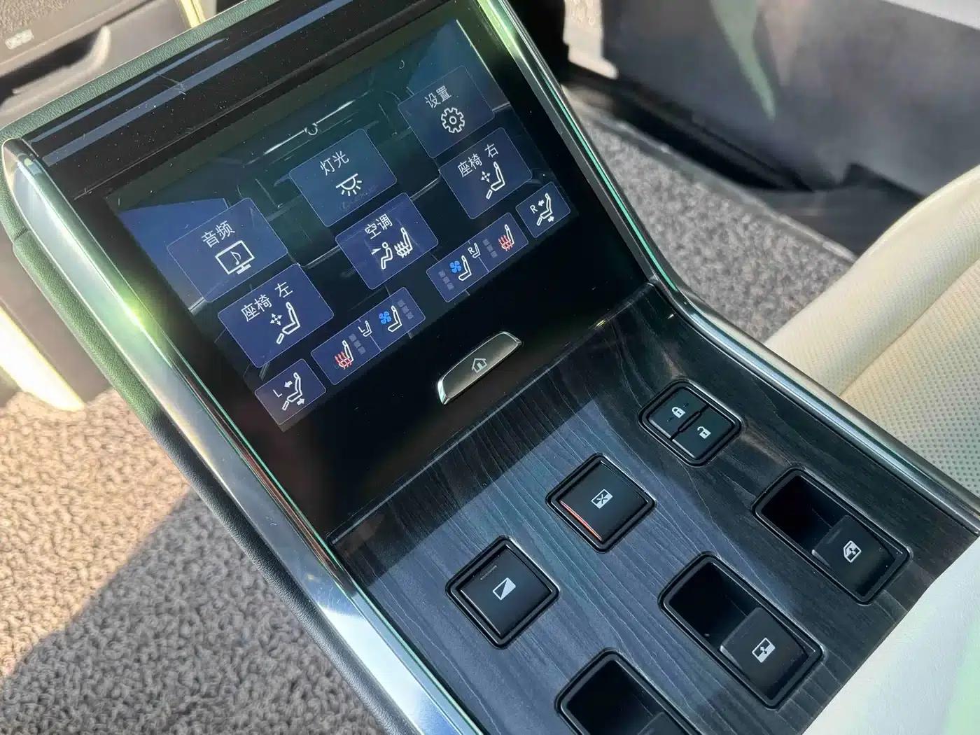 Lexus LM 2020 300h Four-Seat Executive Edition — миниатюра 16