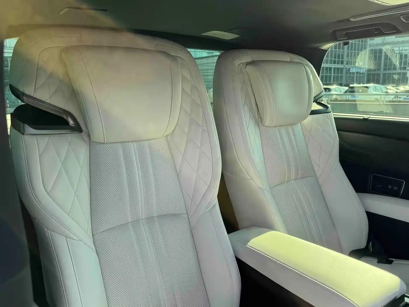 Lexus LM 2020 300h Four-Seat Executive Edition — миниатюра 18