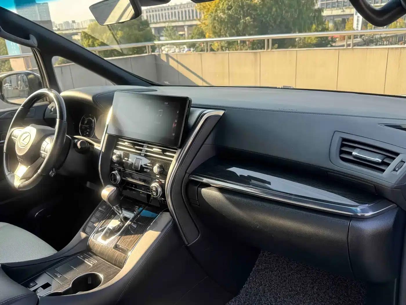 Lexus LM 2020 300h Four-Seat Executive Edition — миниатюра 19
