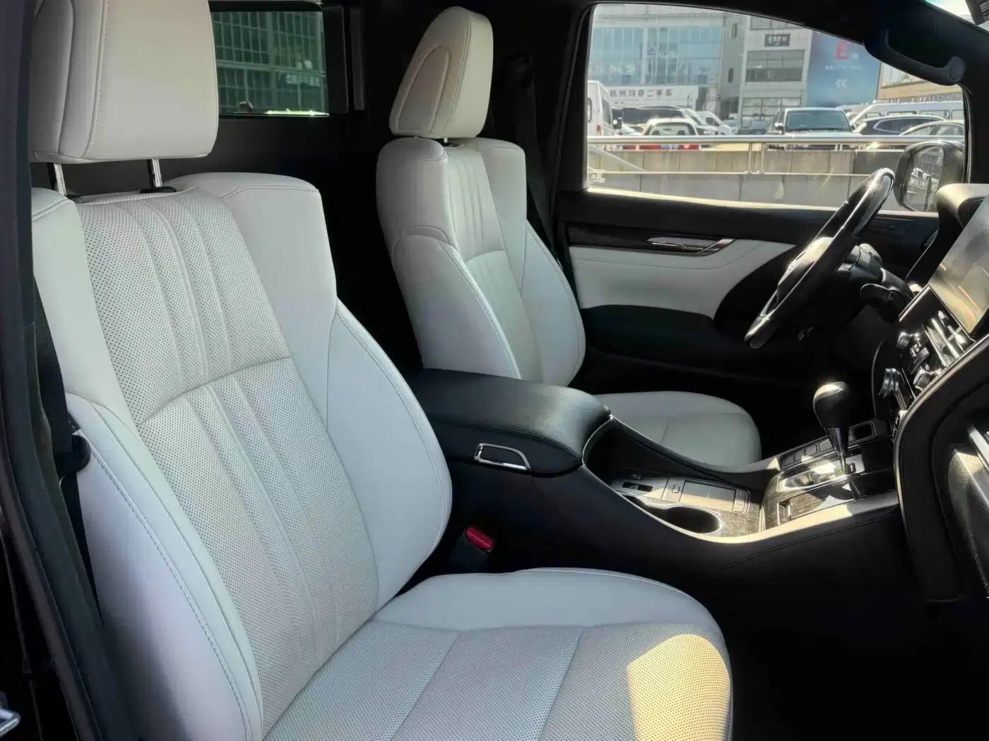 Lexus LM 2020 300h Four-Seat Executive Edition — миниатюра 20