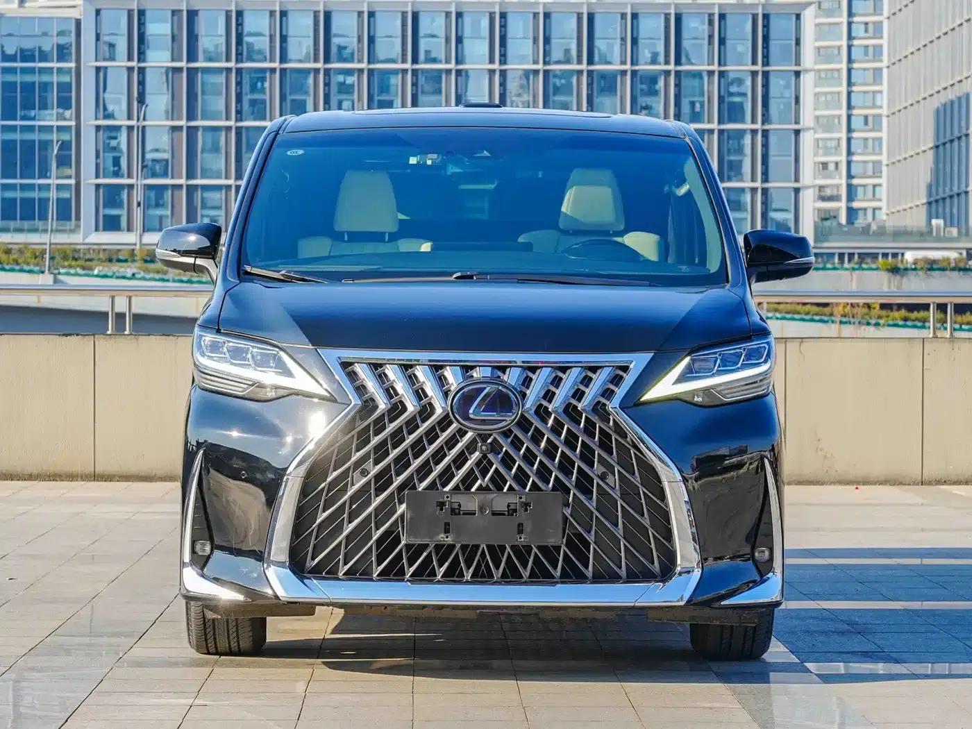 Lexus LM 2020 300h Four-Seat Executive Edition — миниатюра 3