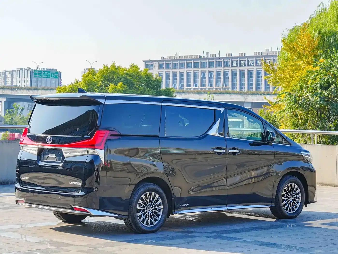 Lexus LM 2020 300h Four-Seat Executive Edition — миниатюра 4