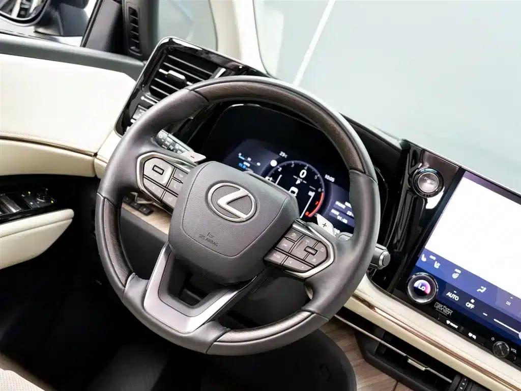 Lexus LM 500h 2025 Four-Seat Executive Edition — миниатюра 16