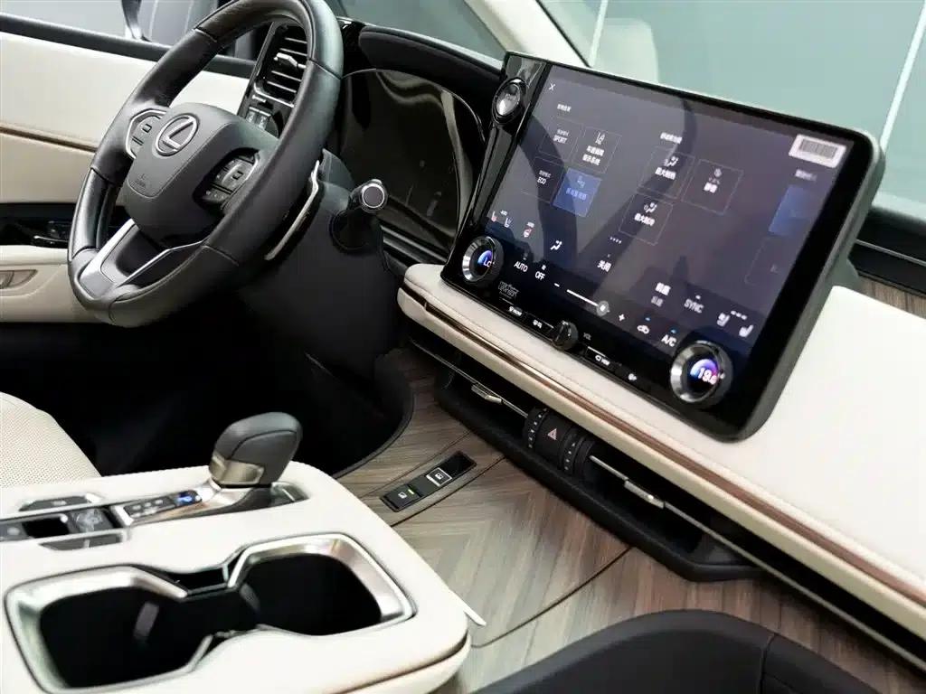 Lexus LM 500h 2025 Four-Seat Executive Edition — миниатюра 17