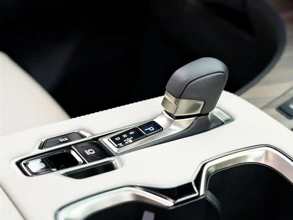 Lexus LM 500h 2025 Four-Seat Executive Edition — миниатюра 18