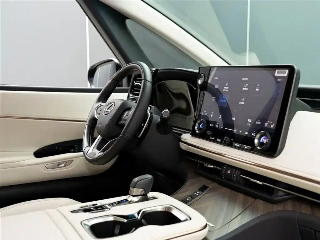 Lexus LM 500h 2025 Four-Seat Executive Edition — миниатюра 19