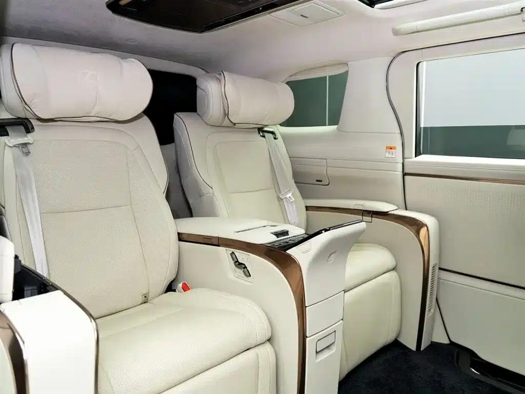 Lexus LM 500h 2025 Four-Seat Executive Edition — миниатюра 20