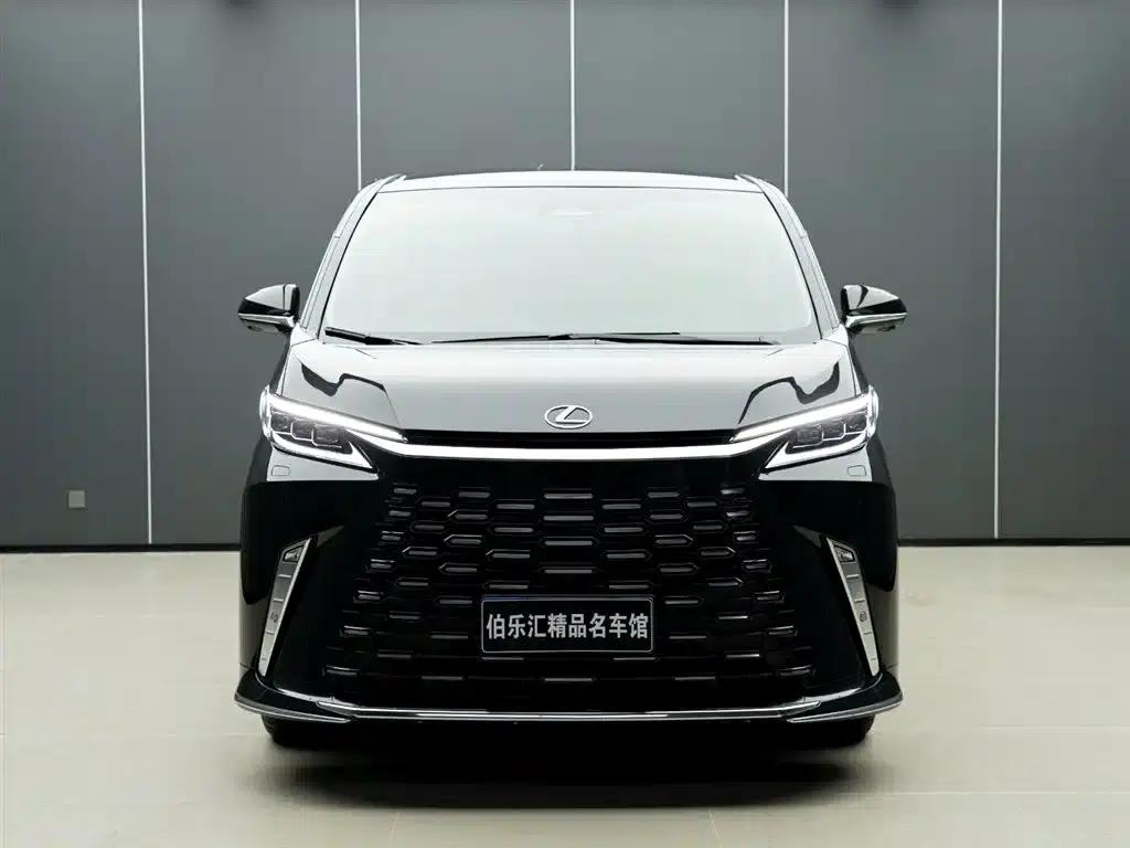 Lexus LM 500h 2025 Four-Seat Executive Edition — миниатюра 3