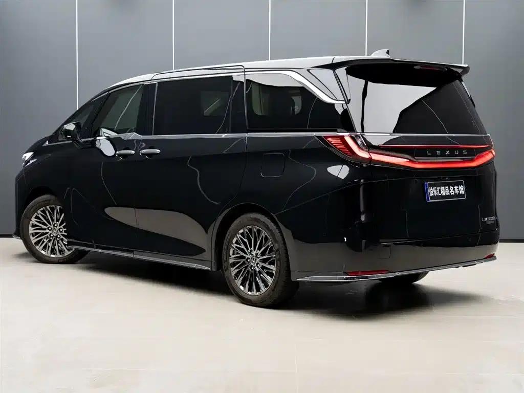 Lexus LM 500h 2025 Four-Seat Executive Edition — миниатюра 4