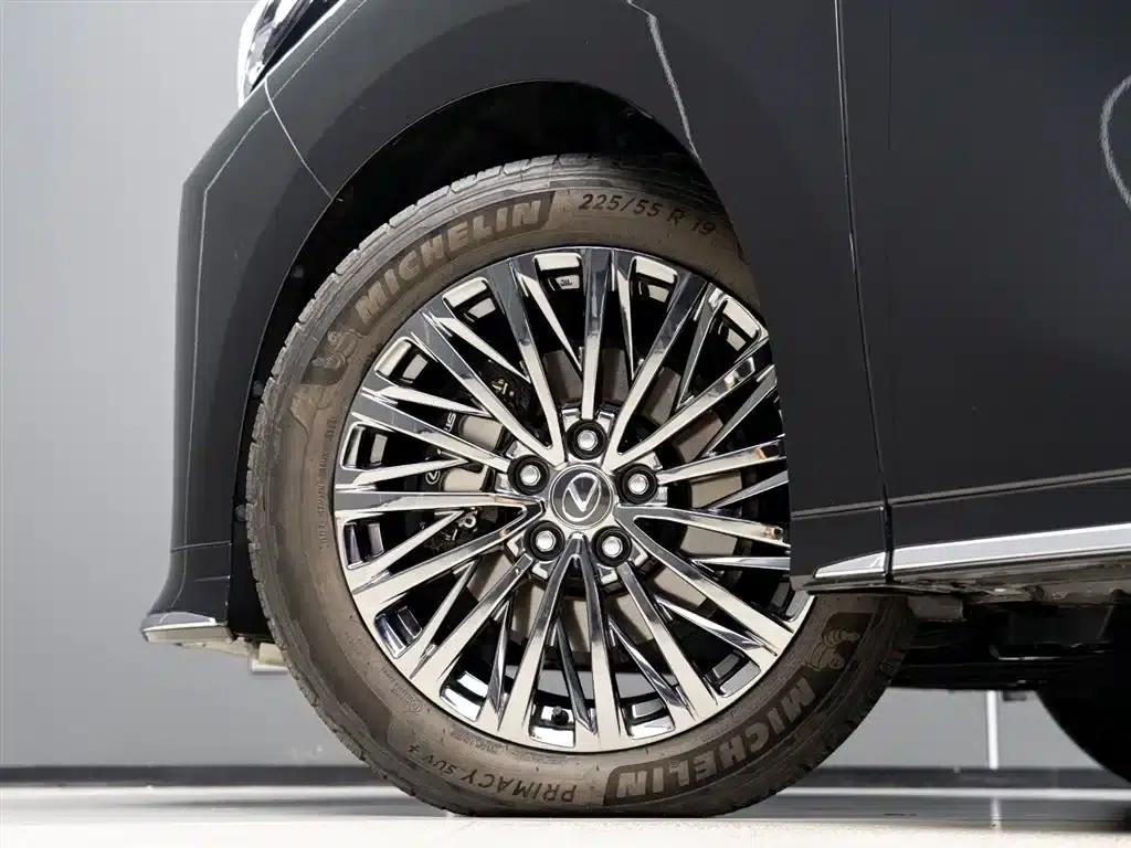 Lexus LM 500h 2025 Four-Seat Executive Edition — миниатюра 5