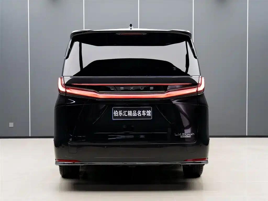 Lexus LM 500h 2025 Four-Seat Executive Edition — миниатюра 6
