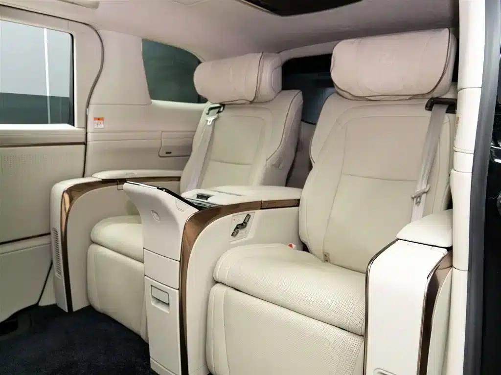 Lexus LM 500h 2025 Four-Seat Executive Edition — миниатюра 10