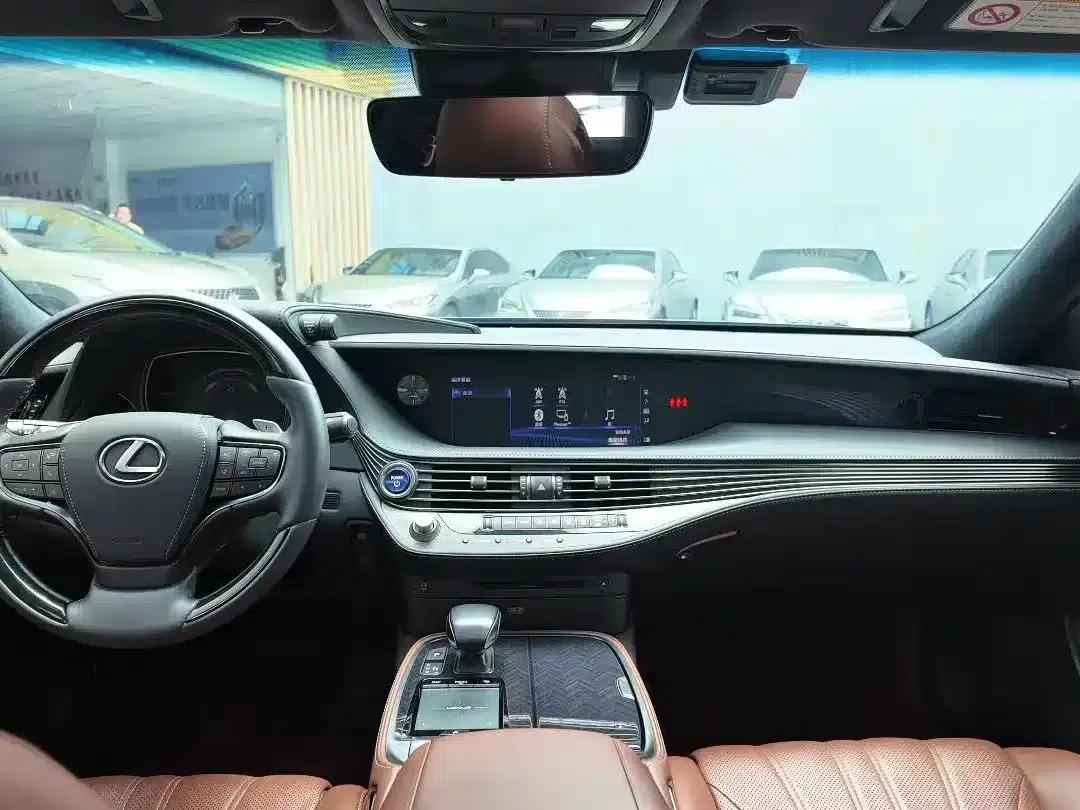 Lexus LS 2018 500h Executive Edition (China V emission standard) — миниатюра 3