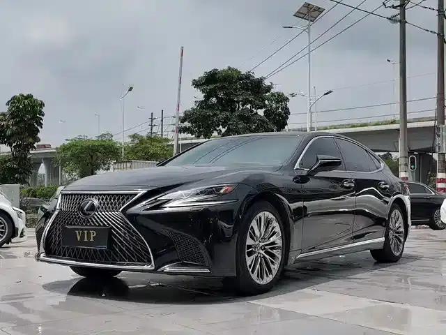 Lexus LS 2018 500h Executive Edition (China V emission standard)