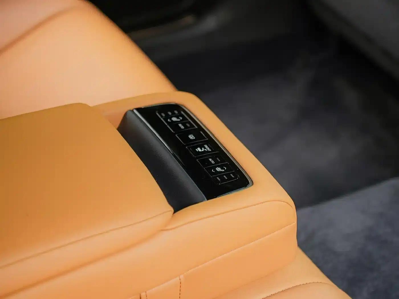 Lexus LS 2021 500h Premium Edition — миниатюра 17