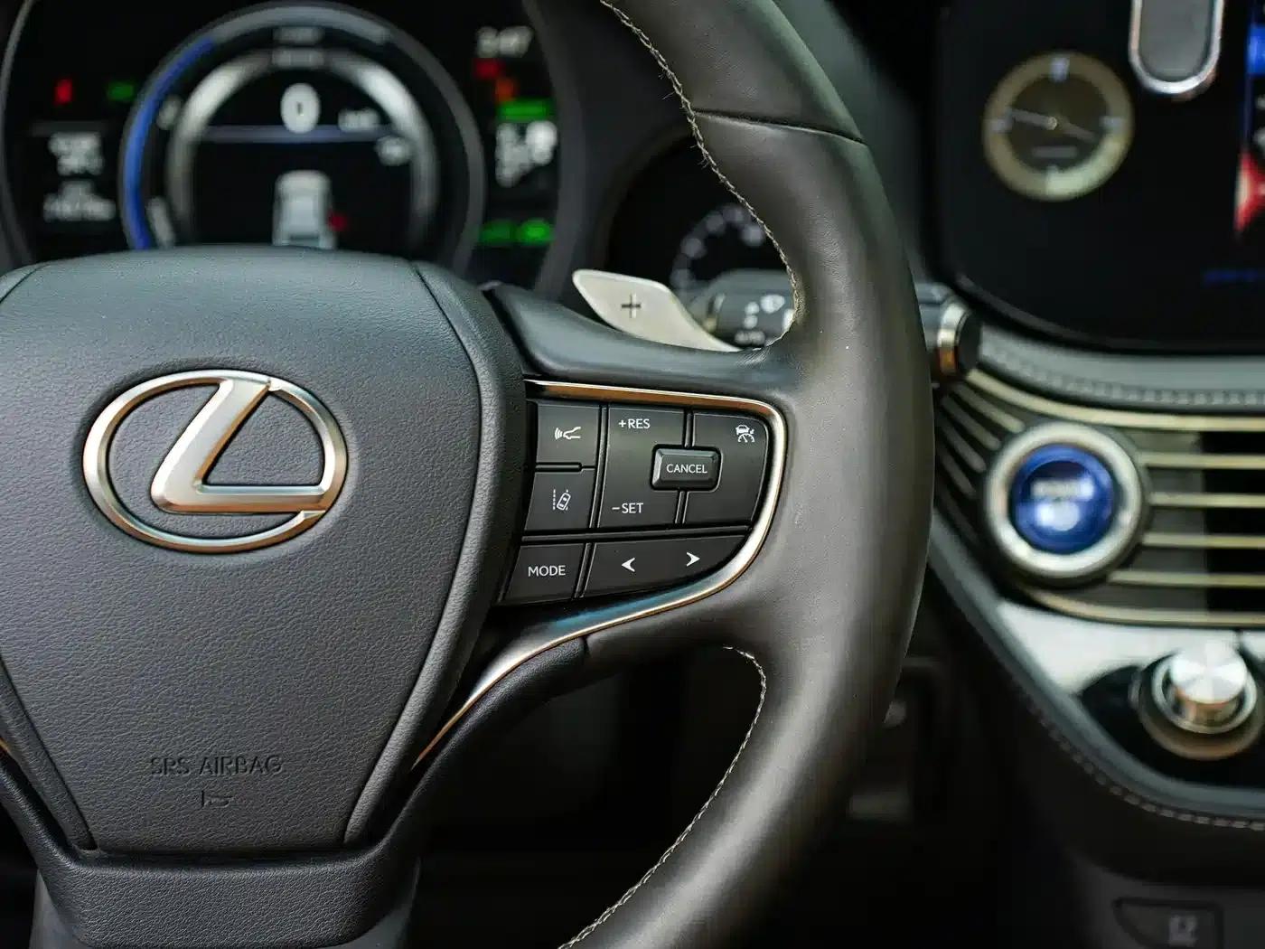 Lexus LS 2021 500h Premium Edition — миниатюра 22