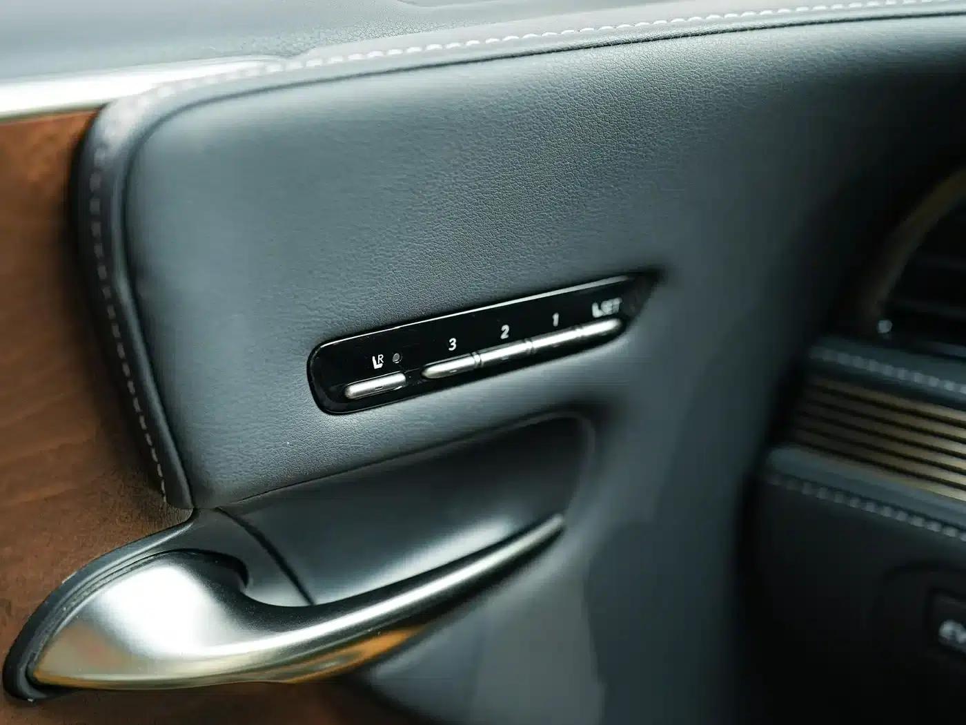 Lexus LS 2021 500h Premium Edition — миниатюра 26