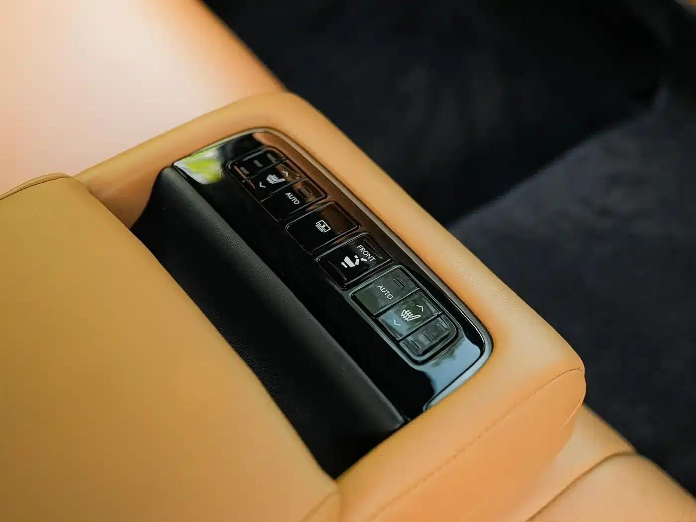 Lexus LS 2021 500h Premium Edition — миниатюра 17