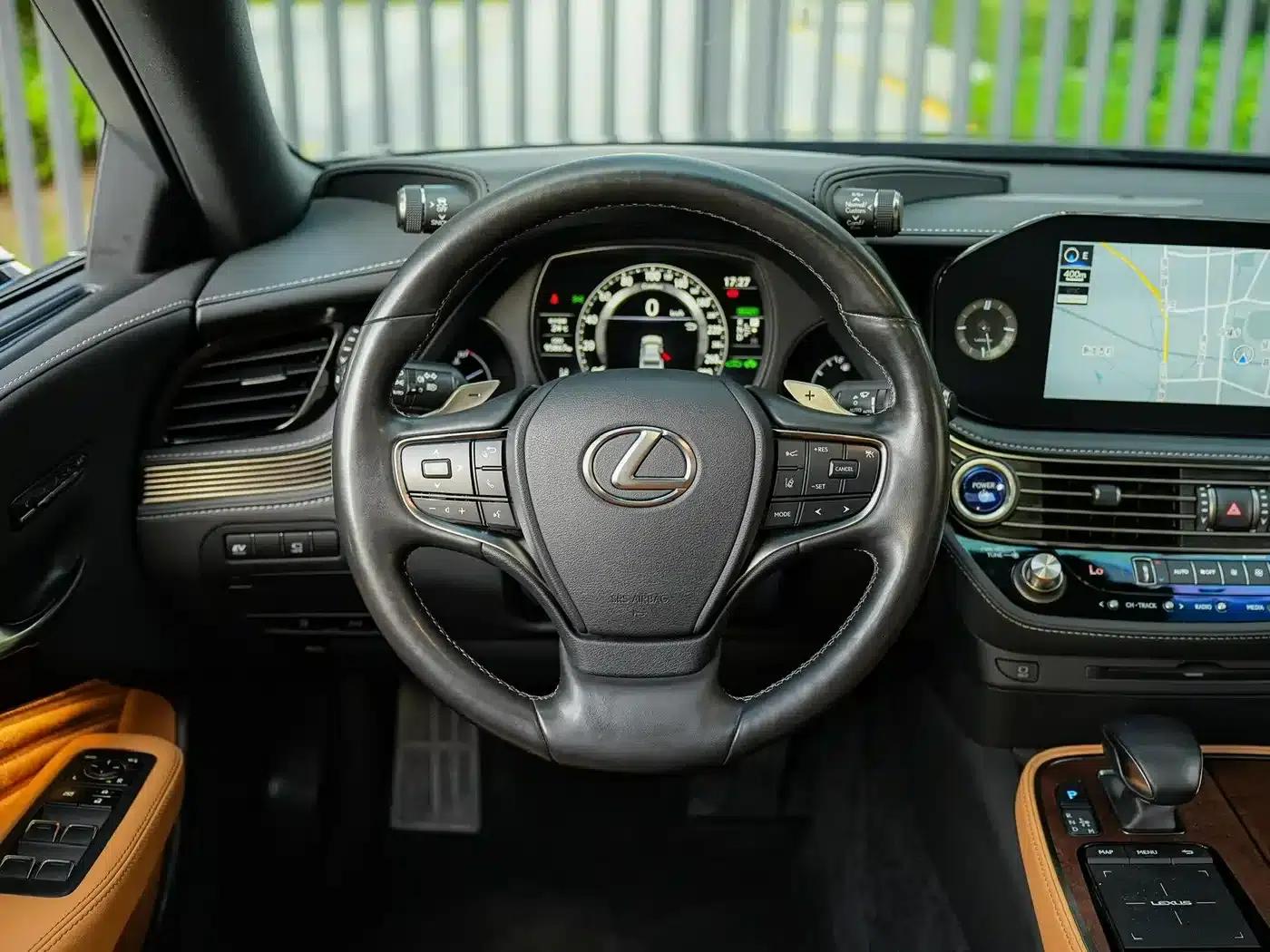 Lexus LS 2021 500h Premium Edition — миниатюра 22