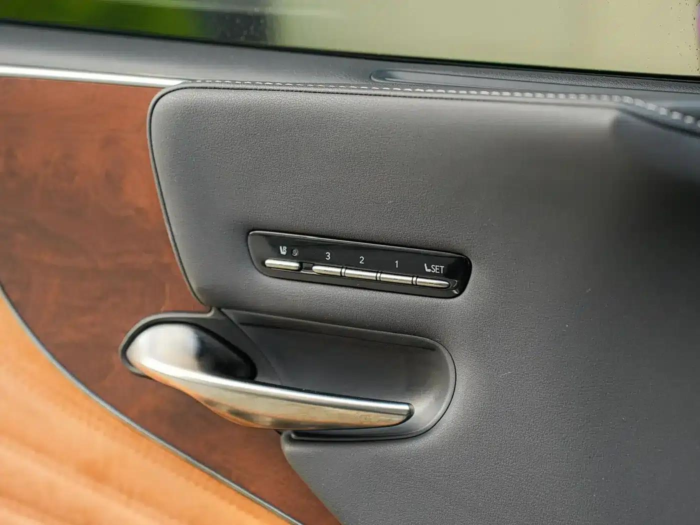 Lexus LS 2021 500h Premium Edition — миниатюра 25