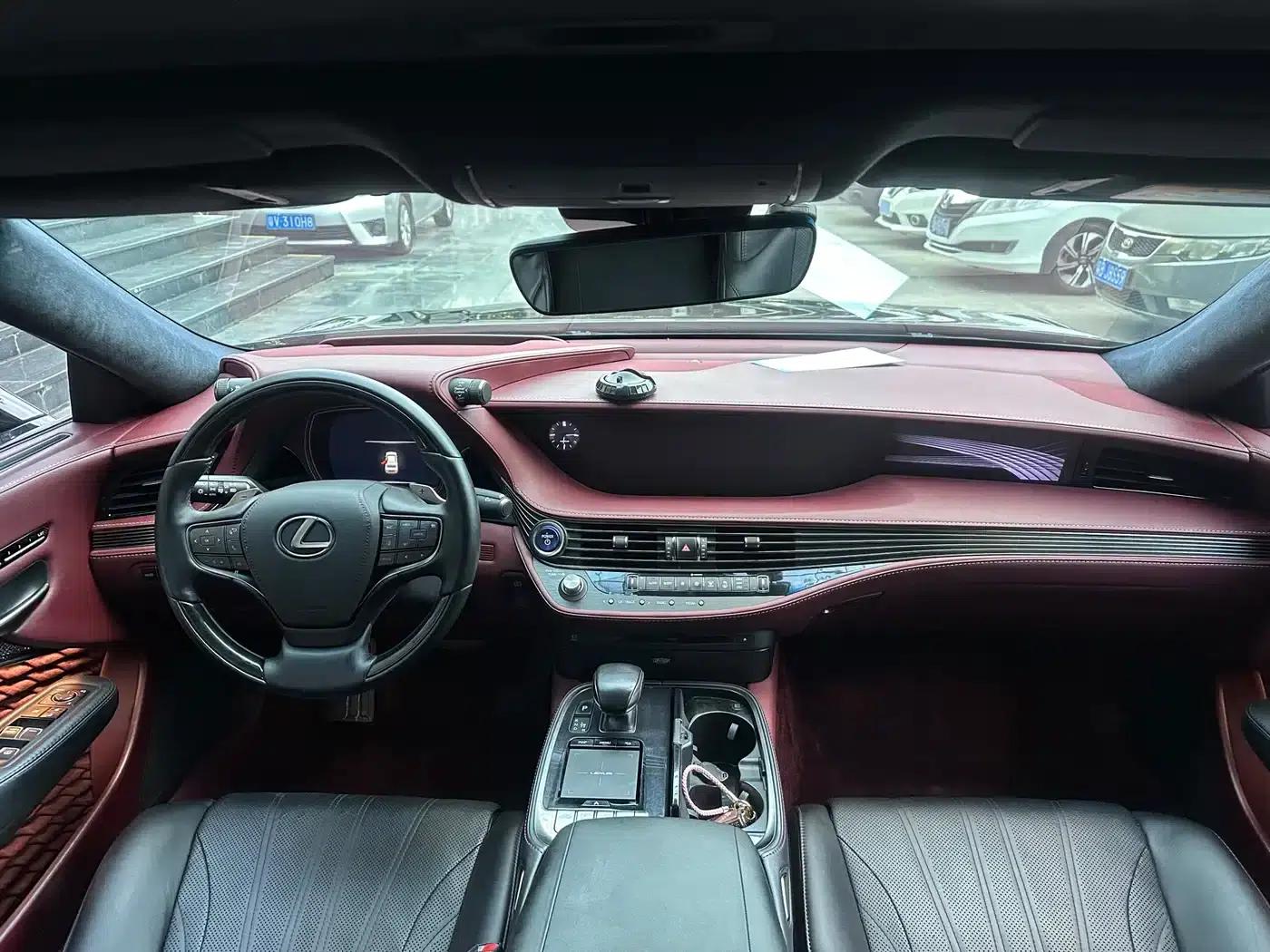 Lexus LS 2018 500h Executive Edition (China V emission standard) — миниатюра 5